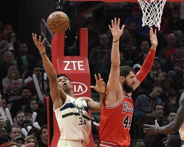  字母哥统治攻防两端雄鹿轻取公牛迎连胜