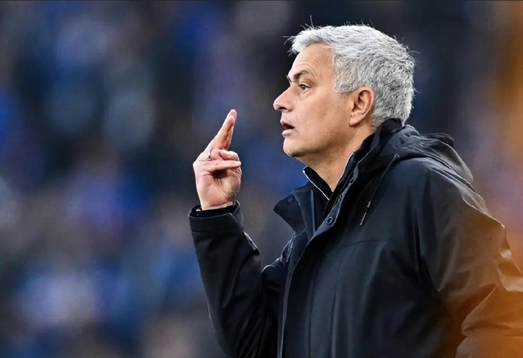  罗马五比一大胜蒙扎，穆里尼奥率队逼近欧战区  